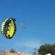 Pareja se electrocuta mientras viajaba en paracaídas