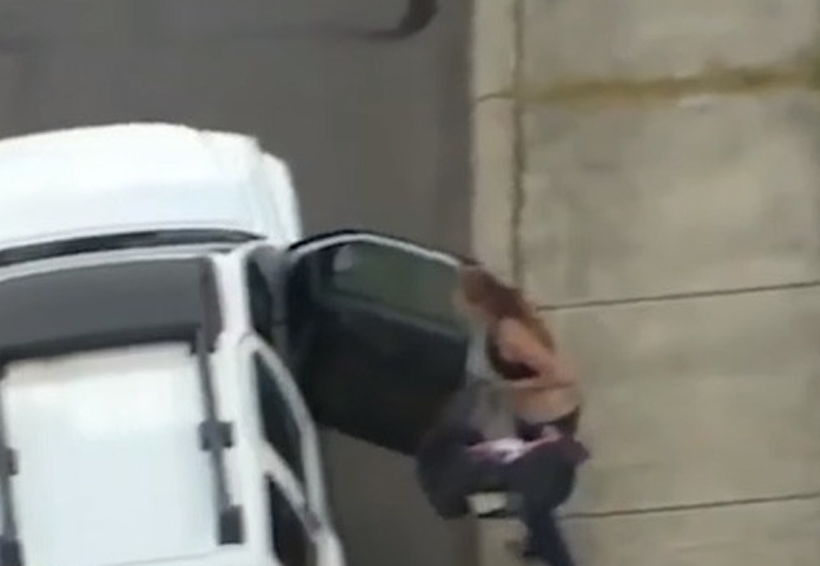 Video: Mujer con un bebé huye de la Policía, choca su auto e intenta robar otro coche | El Imparcial de Oaxaca