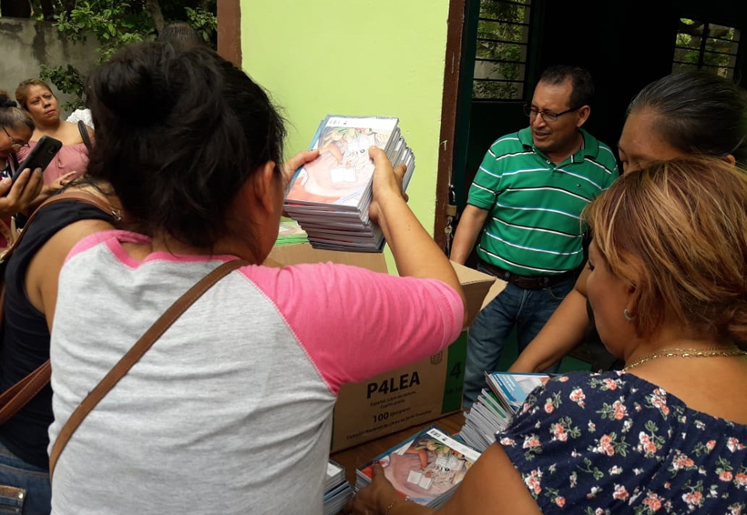 Conflicto sindical deja sin libros a niños de primaria | El Imparcial de Oaxaca