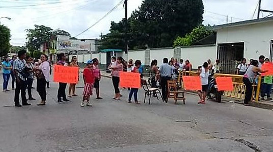 Continua conflicto en Primara Benito Juárez | El Imparcial de Oaxaca