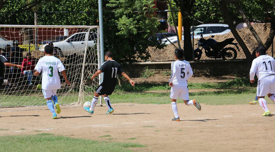 Realcohólicos no cede en el Torneo de Balpibol
