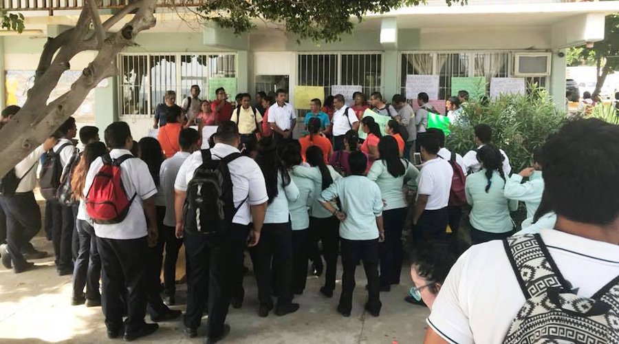 Exigen destitución de director del Conalep de Salina Cruz, Oaxaca