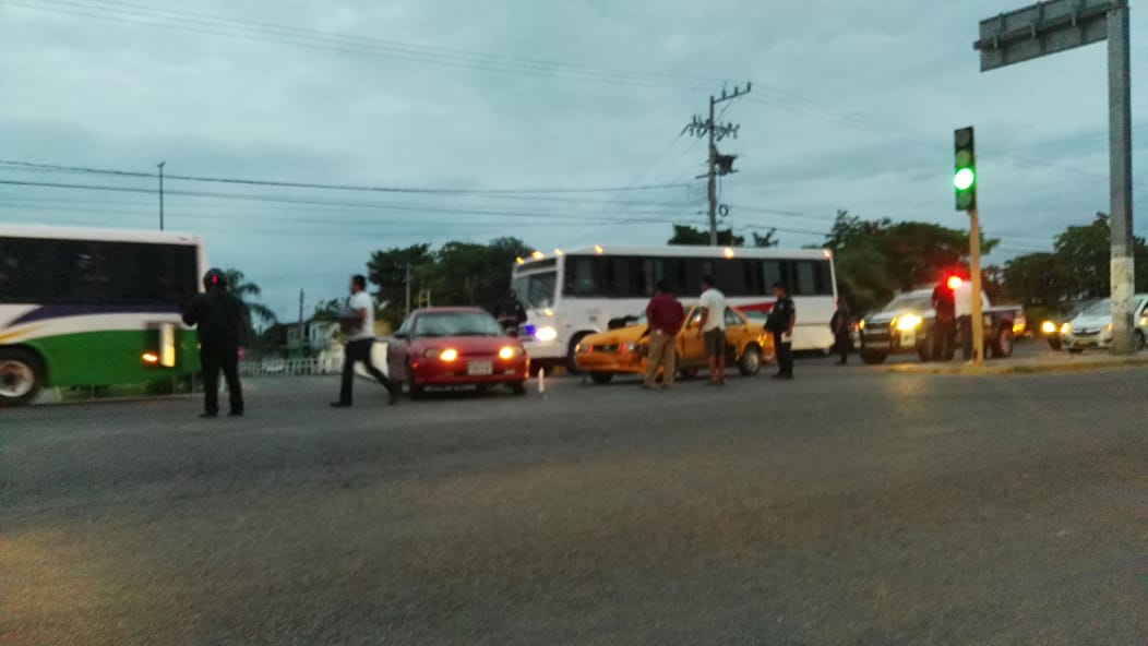 Taxista provoca accidente contra particular | El Imparcial de Oaxaca