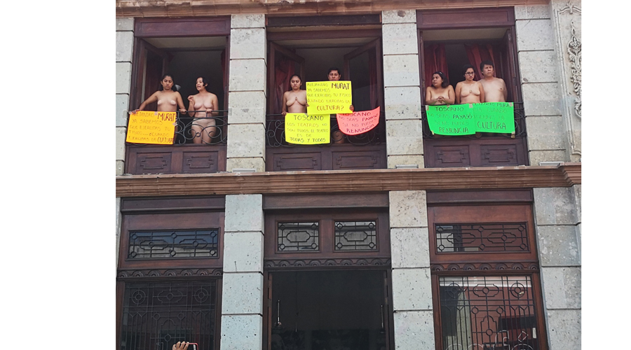 En Oaxaca, protestan semidesnudas en el teatro Macedonio Alcalá | El Imparcial de Oaxaca