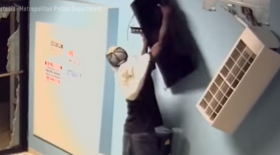 Video: Ladrones sin habilidad; intentan robar TV y se van sin nada | El Imparcial de Oaxaca