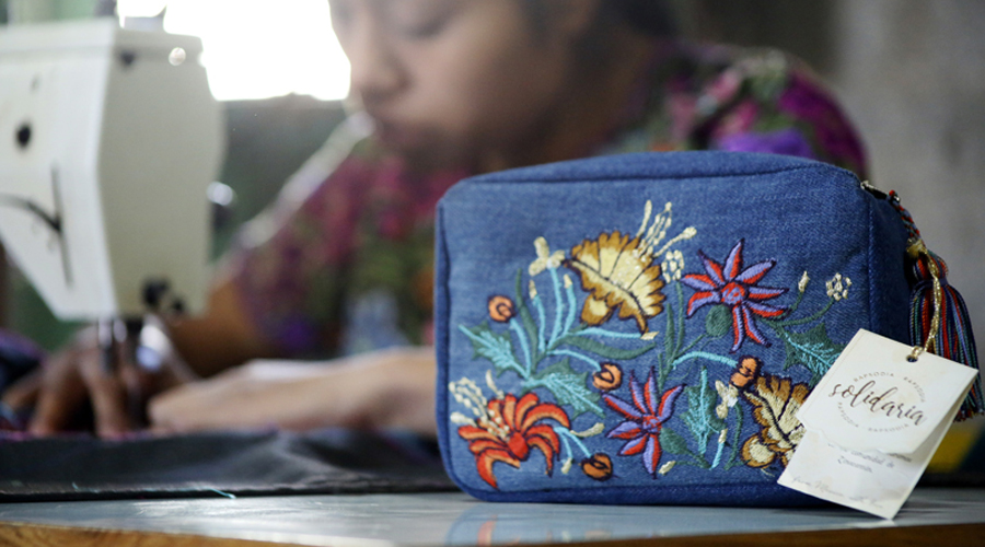 Rapsodia busca bordar lazos a favor de la artesanía mexicana | El Imparcial de Oaxaca