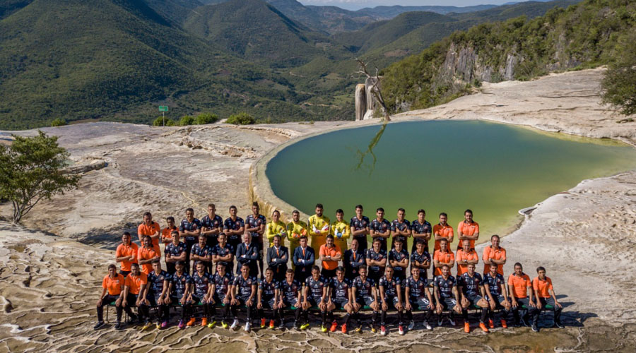 Alebrijes se tomó su foto oficial en el impactante “Hierve el Agua” | El Imparcial de Oaxaca