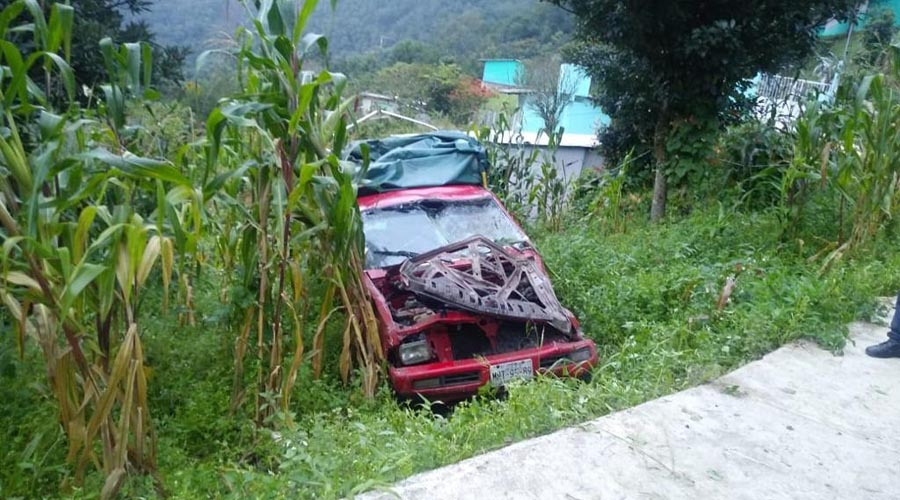 Volcadura  en Tecóatl deja un muerto y siete heridos