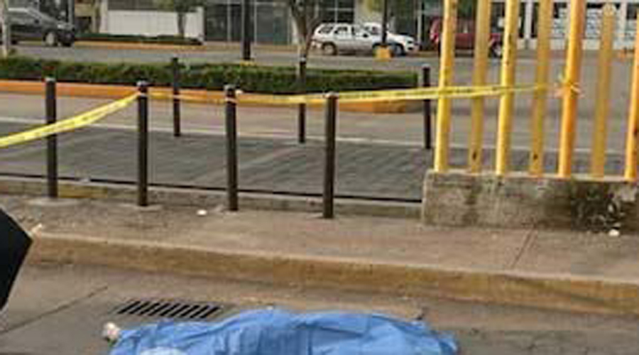 Camión atropella a una mujer y su cuerpo quedó despedazado | El Imparcial de Oaxaca