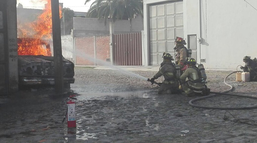 Estalla camioneta cargada con gasolina robada | El Imparcial de Oaxaca