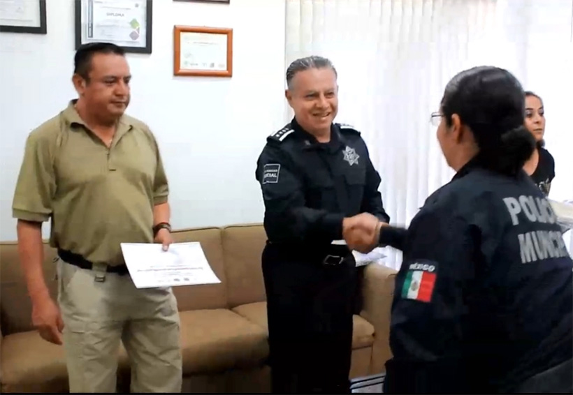 Familiares reconocieron la labor de policías municipales de Oaxaca | El Imparcial de Oaxaca