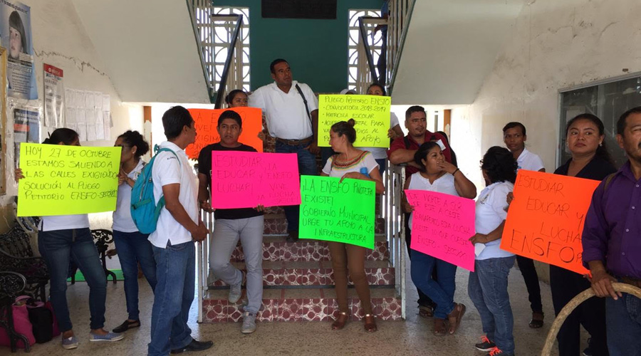 ENSFO toma palacio de Pinotepa Nacional | El Imparcial de Oaxaca