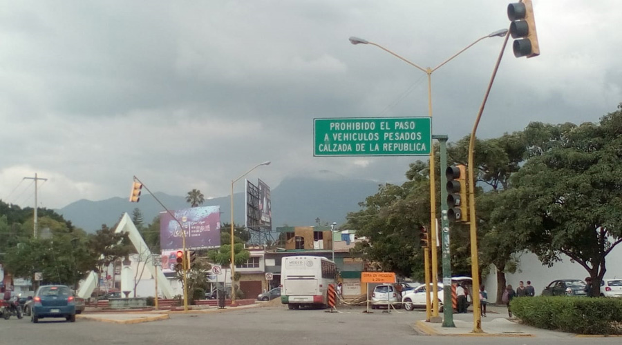 Exigen apresurar obras  en Calzada Chapultepec | El Imparcial de Oaxaca