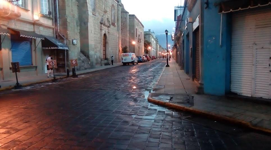 Habilitan las calles del Centro Histórico de Oaxaca para  estacionamiento vial