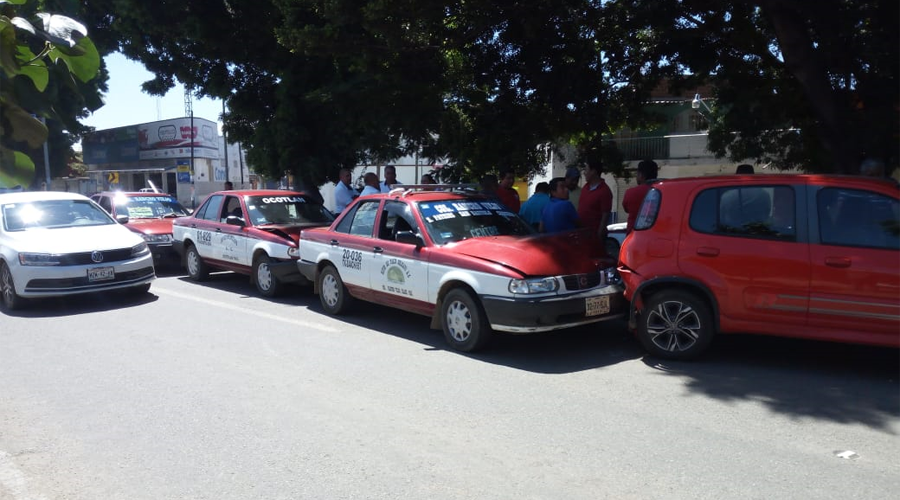 Carambola en Símbolos Patrios deja dos heridos | El Imparcial de Oaxaca
