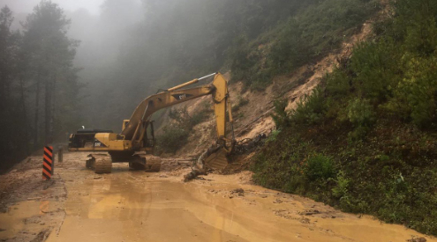 Reportan derrumbes y deslaves en carreteras de Oaxaca | El Imparcial de Oaxaca
