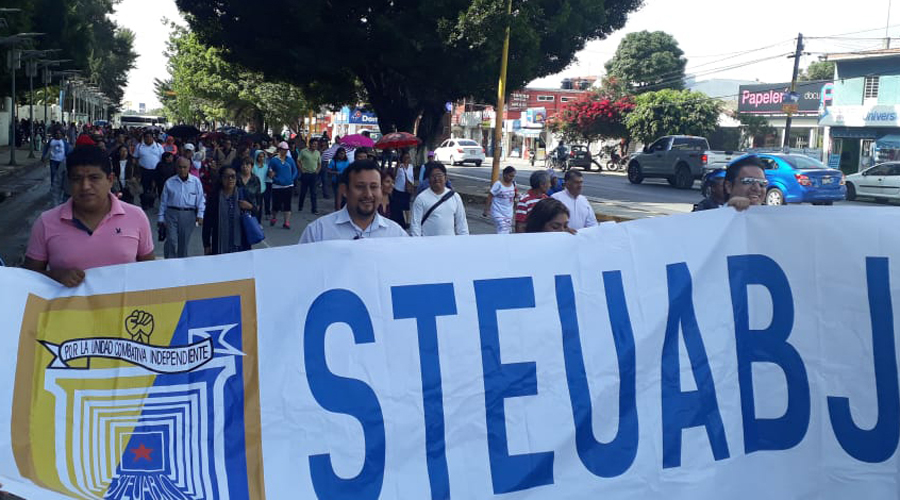 STEUABJO se va a huelga; marcha a la JLCyA | El Imparcial de Oaxaca
