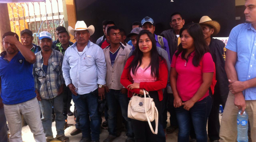 Pobladores de Amoltepec se van con siete maestros | El Imparcial de Oaxaca