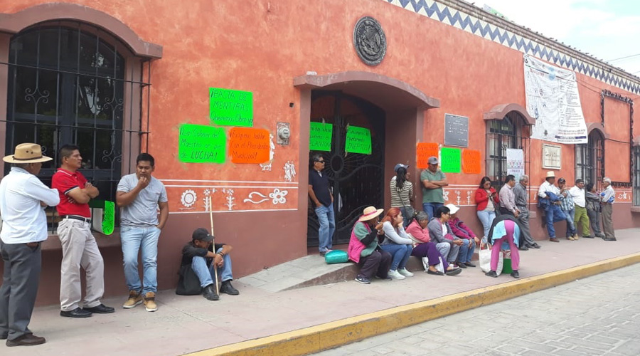 Por primera vez en 60 años, protestan habitantes de la colonia del Maestro de Huajuapan de León