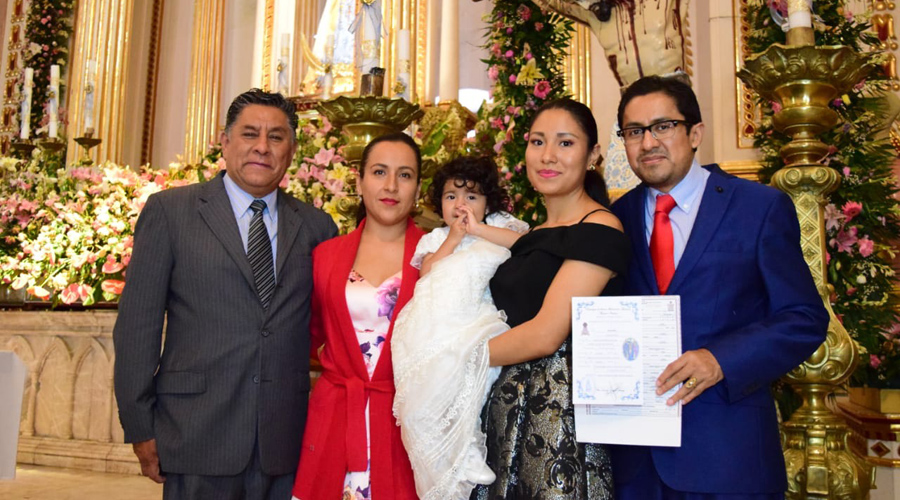 Samanta recibe el Bautismo