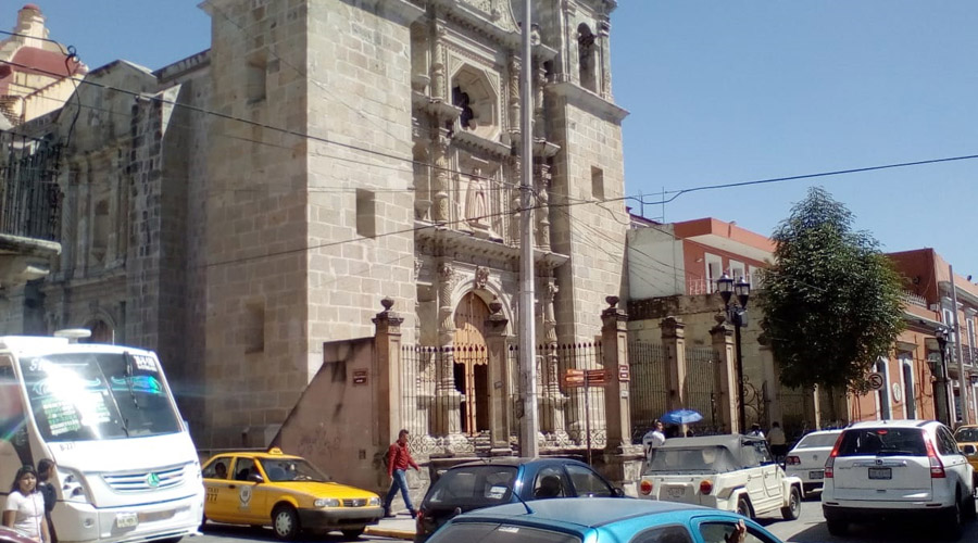 Templo de San  Felipe Neri parece  sanitario público