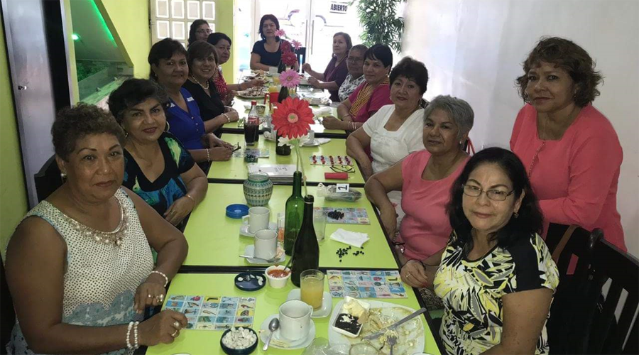 ¡Feliz cumpleaños Clara y Flor!