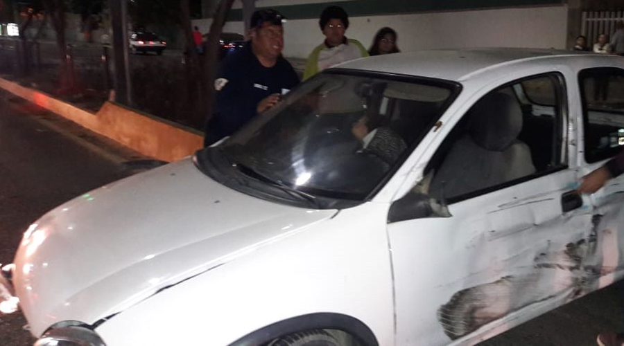Ebrio motociclista choca contra auto compacto en Oaxaca | El Imparcial de Oaxaca