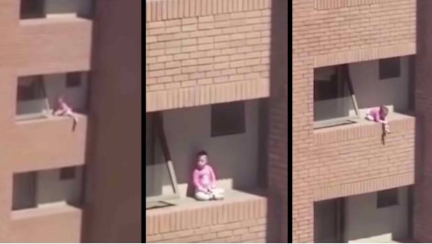 Indigna en redes video de niña jugando en cornisa de cuarto piso mientras su mamá estaba al teléfono | El Imparcial de Oaxaca