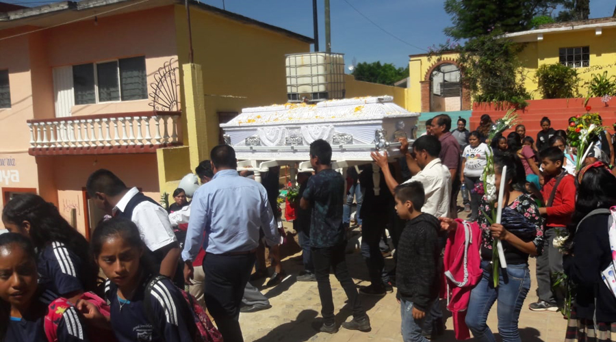 Dan último adiós a adolescente que se suicidó en Zaachila | El Imparcial de Oaxaca