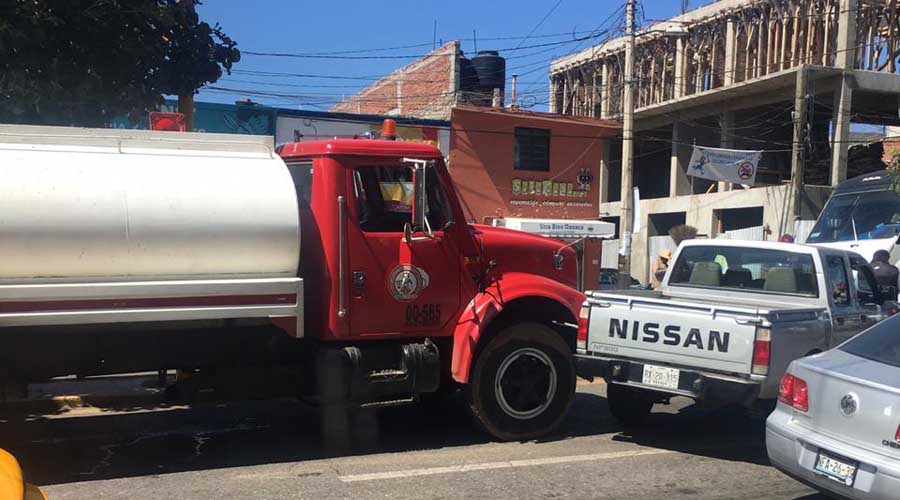 Choca pipa contra camioneta en la ciudad de Oaxaca | El Imparcial de Oaxaca