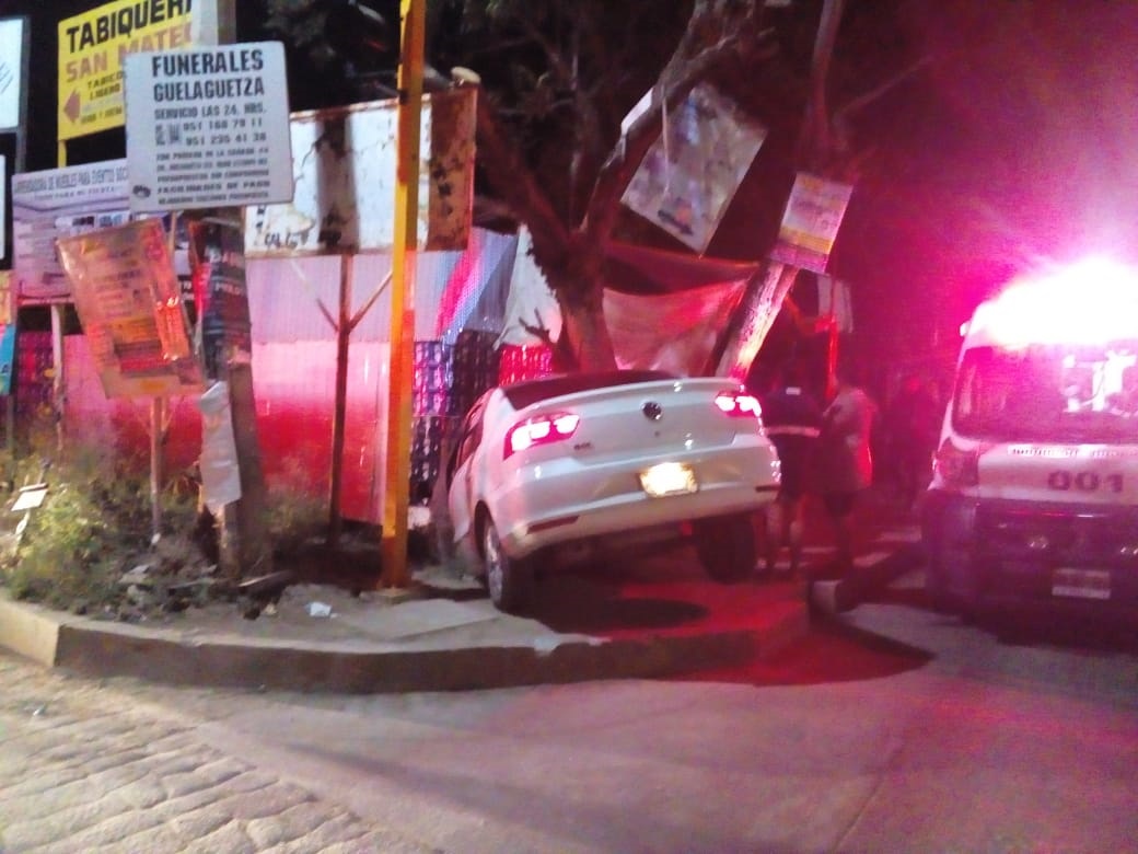 Exceso de velocidad provoca daños materiales en carretera Atzompa | El Imparcial de Oaxaca