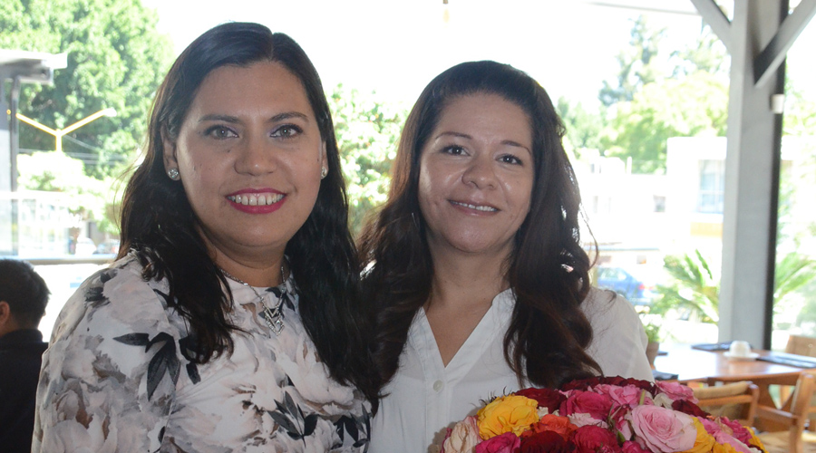 Tita y Vero fueron agasajadas por sus amigas