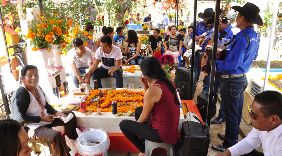 Cumplen con “fieles difuntos” en Oaxaca | El Imparcial de Oaxaca