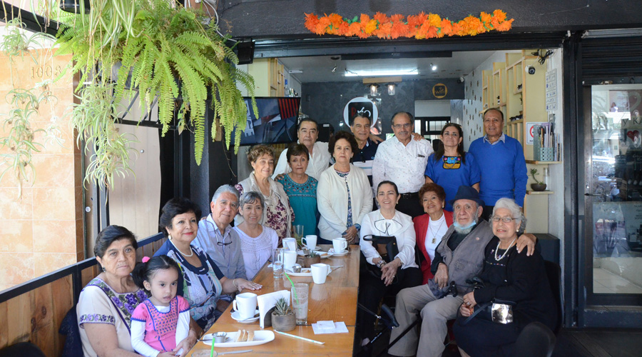 Se reúnen viejas amistades | El Imparcial de Oaxaca