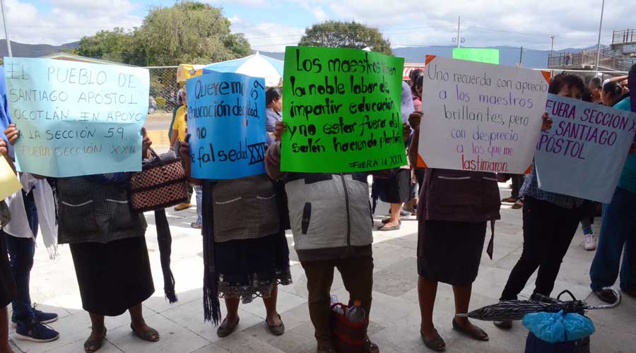 Pobladores de Santiago Apóstol exigen salida de maestros de S-22 | El Imparcial de Oaxaca