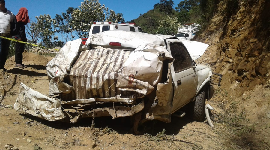 Mujer muere tras sufir volcadura en San Juan Quiahije, Oaxaca | El Imparcial de Oaxaca