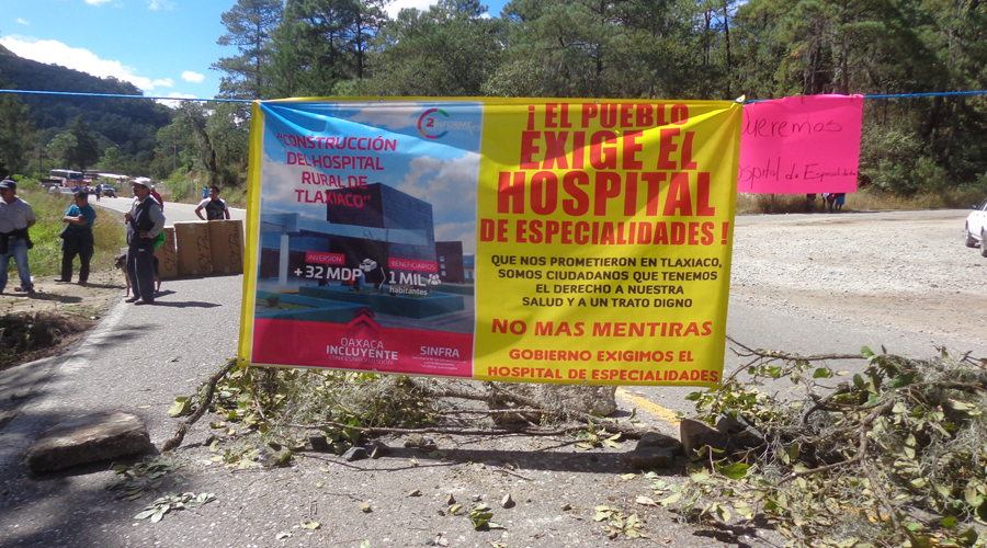 Toman carretera en  exigencia al Hospital  de Especialidades de Tlaxiaco | El Imparcial de Oaxaca