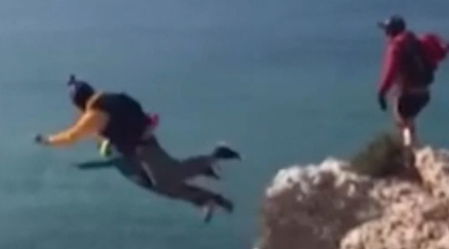 Un hombre se arroja desde un acantilado y fallece tras falla de su paracaídas | El Imparcial de Oaxaca
