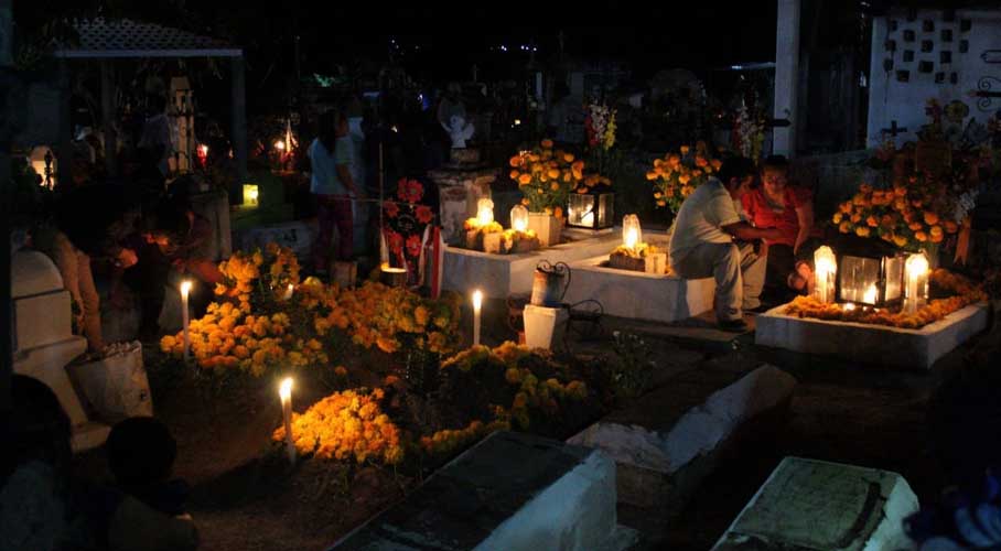 Familias cuicatecas  realizan la velada  de Día de Muertos | El Imparcial de Oaxaca