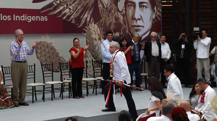 Asegura AMLO que se destinarán recursos para supercarreteras en Oaxaca