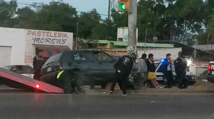 Jóvenes ebrios chocan en Pueblo Nuevo | El Imparcial de Oaxaca