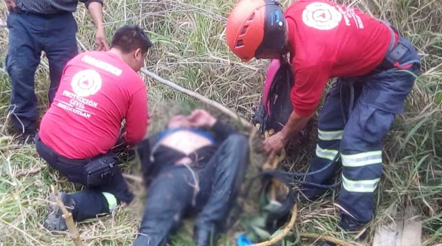 Mujer cae y queda atrapada en una alcantarilla de Viguera