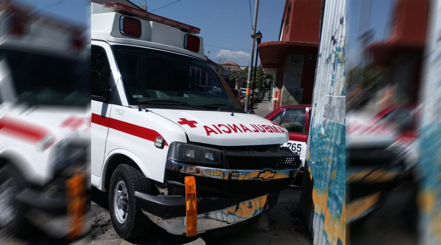 Taxi foraneo choca contra ambulancia en centro de Oaxaca | El Imparcial de Oaxaca
