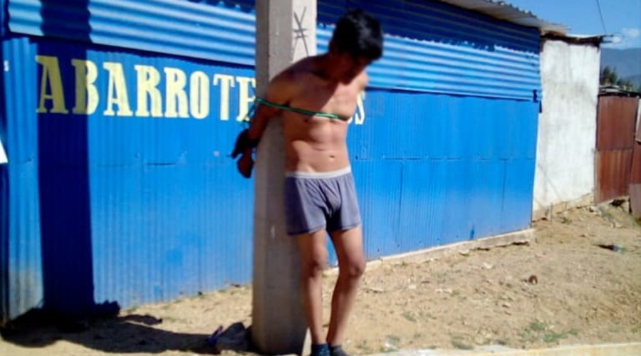 Detienen a presunto ratero y lo amarran a poste en Santa María Atzompa | El Imparcial de Oaxaca