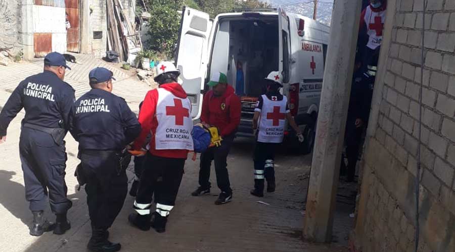 Se lesiona ayudante de albañil tras caer de construcción