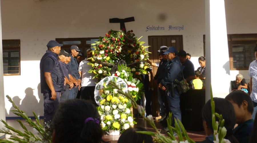 Exigen justicia ante  asesinato de policía  en Cuicatlán | El Imparcial de Oaxaca