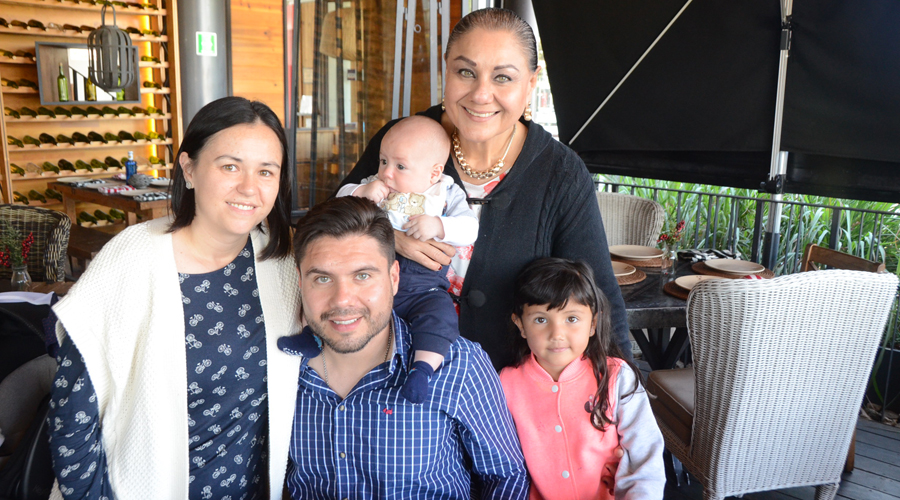 La familia Pérez Brena se dieron cita para desayunar