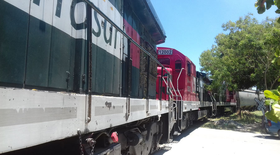 Familias del Istmo invaden derecho de vía del tren | El Imparcial de Oaxaca
