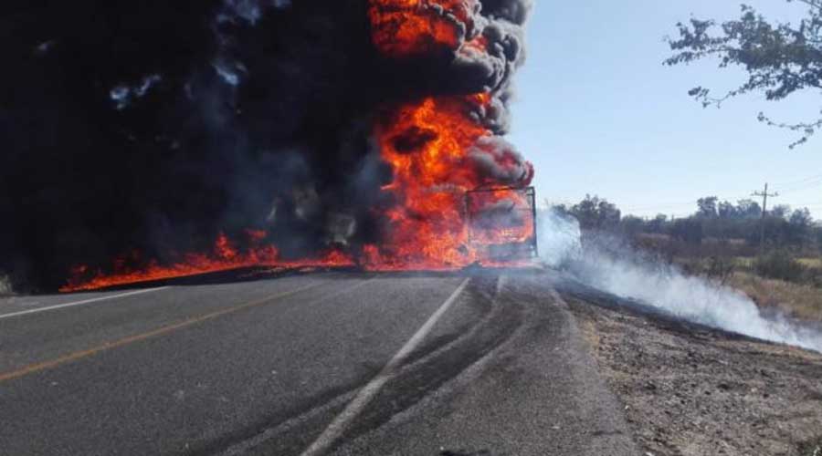 Se quema camioneta que transportaba huachicol | El Imparcial de Oaxaca