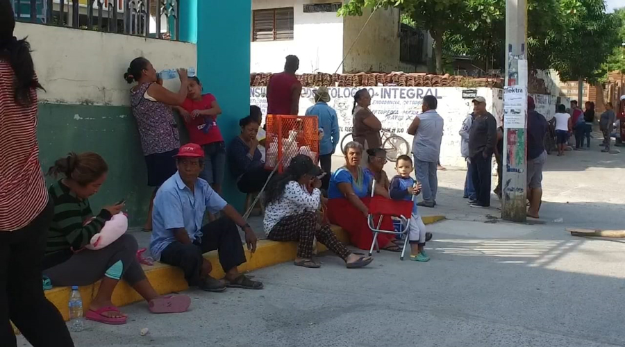 Militantes de Morena bloquean en Laollaga | El Imparcial de Oaxaca